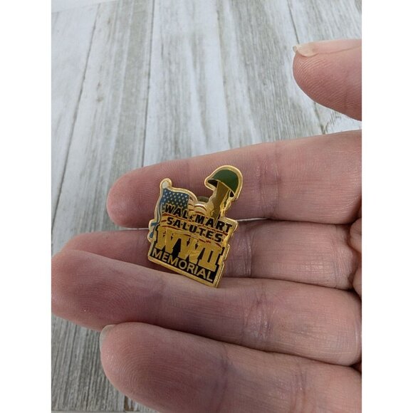 Vintage Walmart Salutes WWII Memorial Souvenir Pin Pinback - Picture 2 of 3